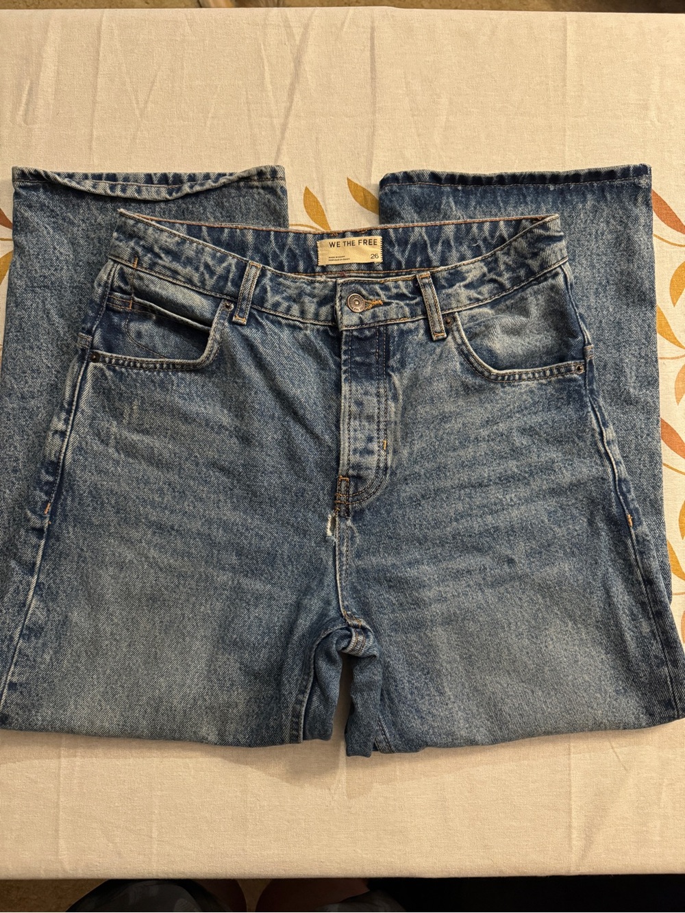 We The Free Light Blue Women's Boyfriend Jeans **small hole**